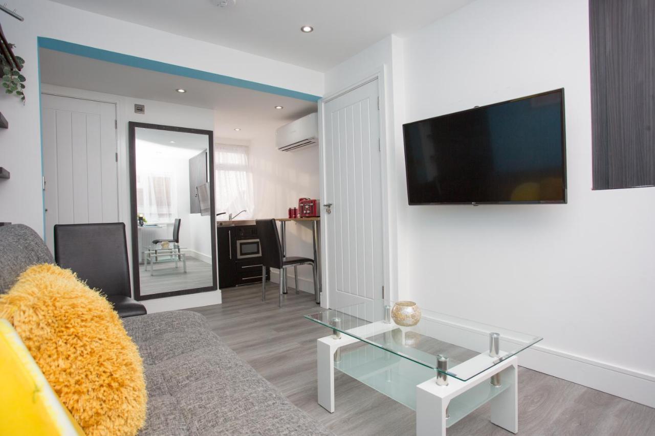 Legoland Heathrow Windsor Apartment Hotel Slough Esterno foto