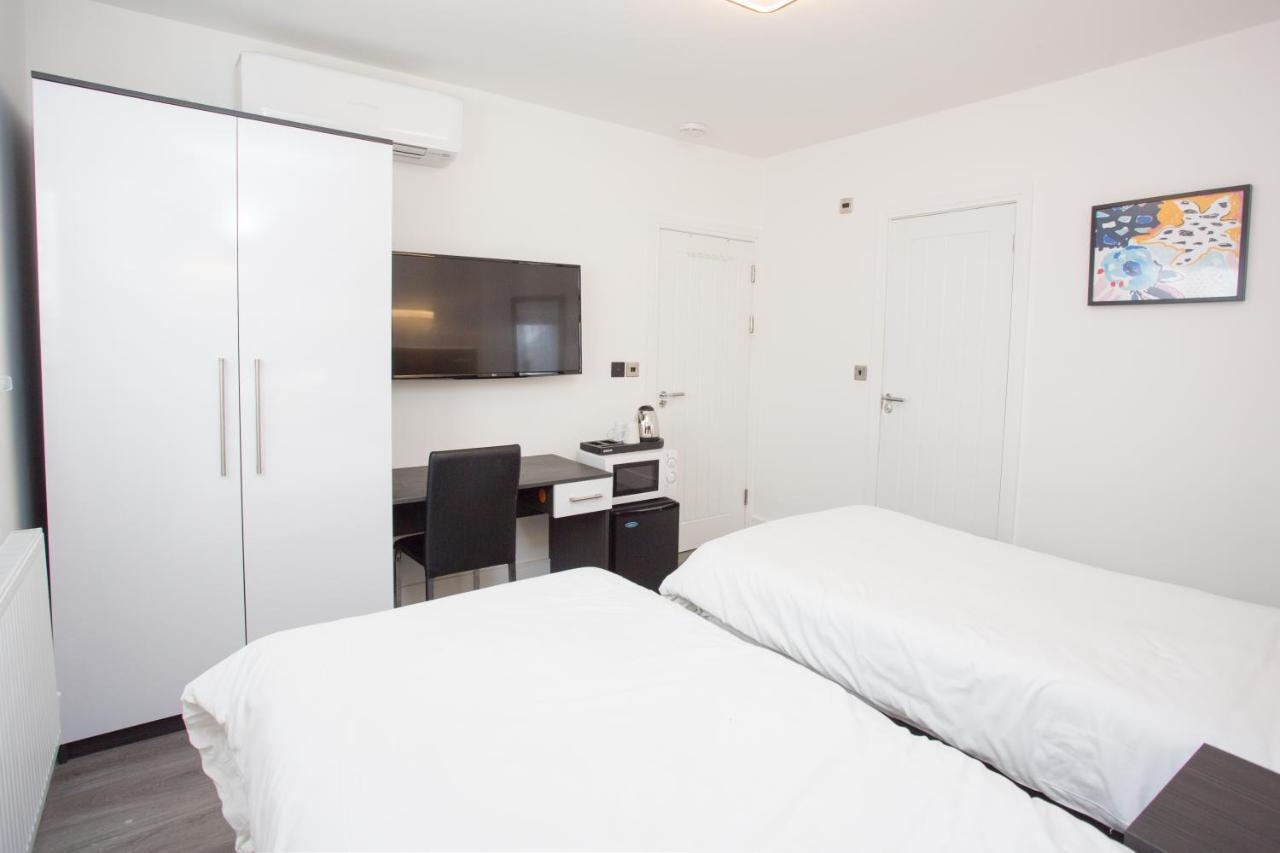 Legoland Heathrow Windsor Apartment Hotel Slough Esterno foto