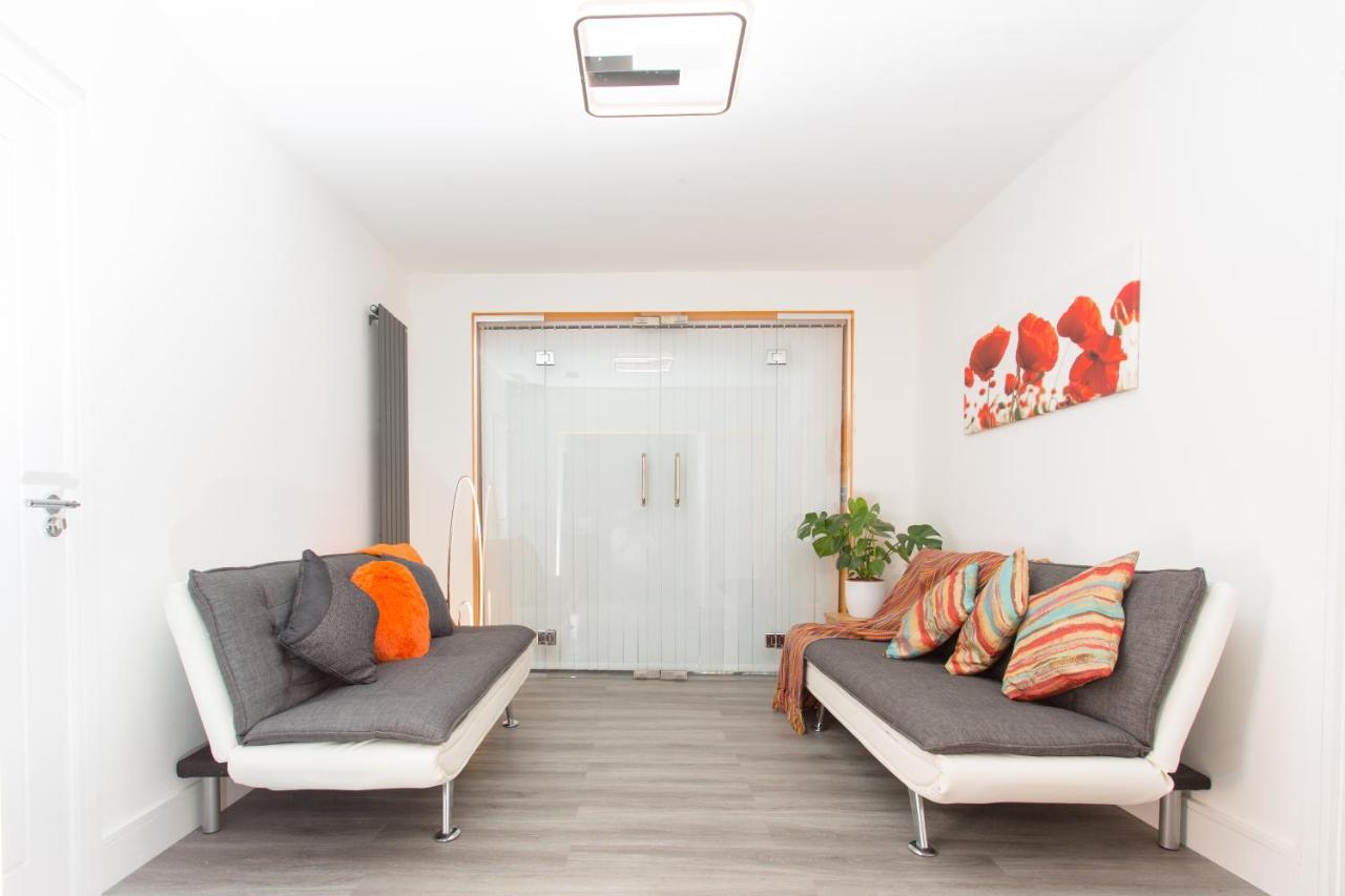 Legoland Heathrow Windsor Apartment Hotel Slough Esterno foto