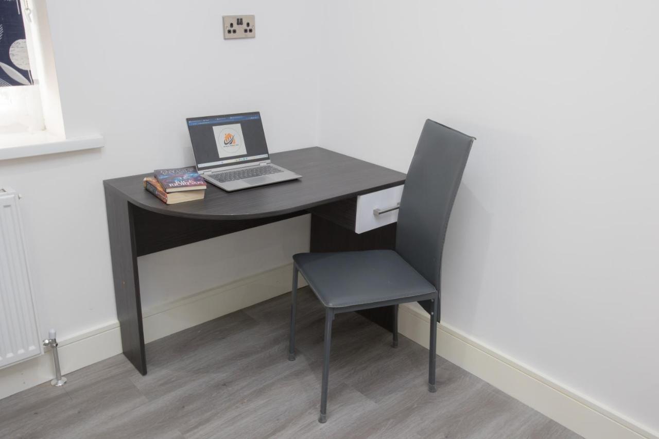 Legoland Heathrow Windsor Apartment Hotel Slough Esterno foto