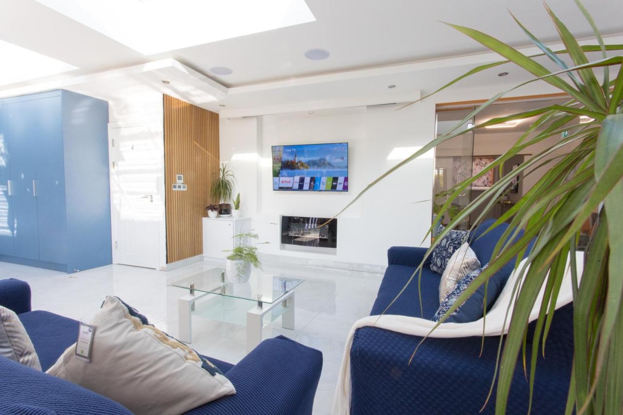 Legoland Heathrow Windsor Apartment Hotel Slough Esterno foto